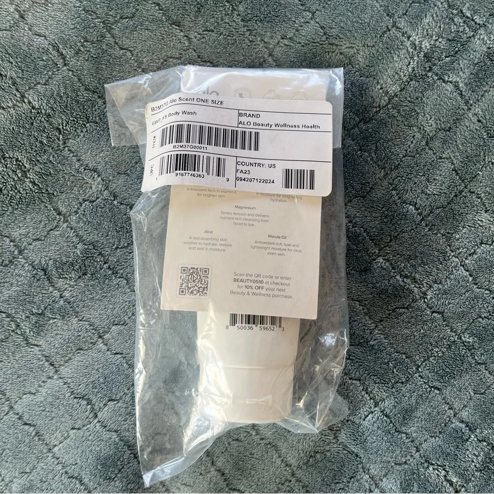 ALO Yoga White Cleanser & Exfoliant mega c‎ body wash for Radiant Skin